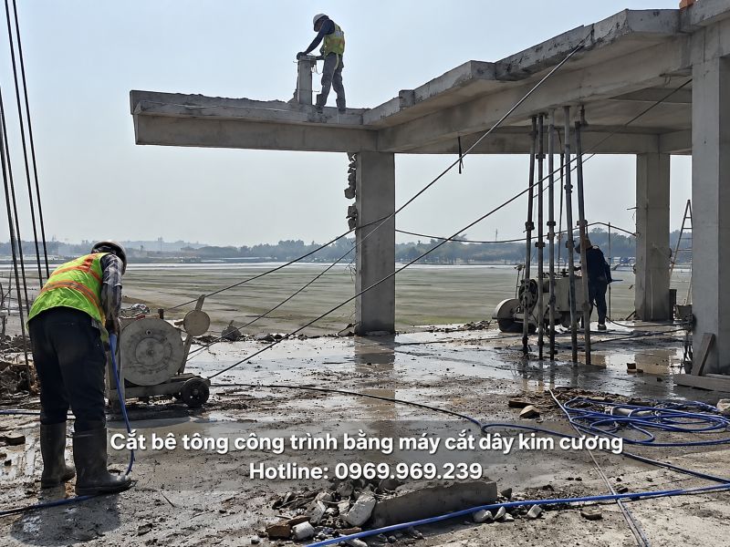 Thi công cắt bê tông công trình bằng máy cắt dây kim cương